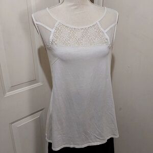 🌺 Like New Lauren Conrad Off-White Laced Top
